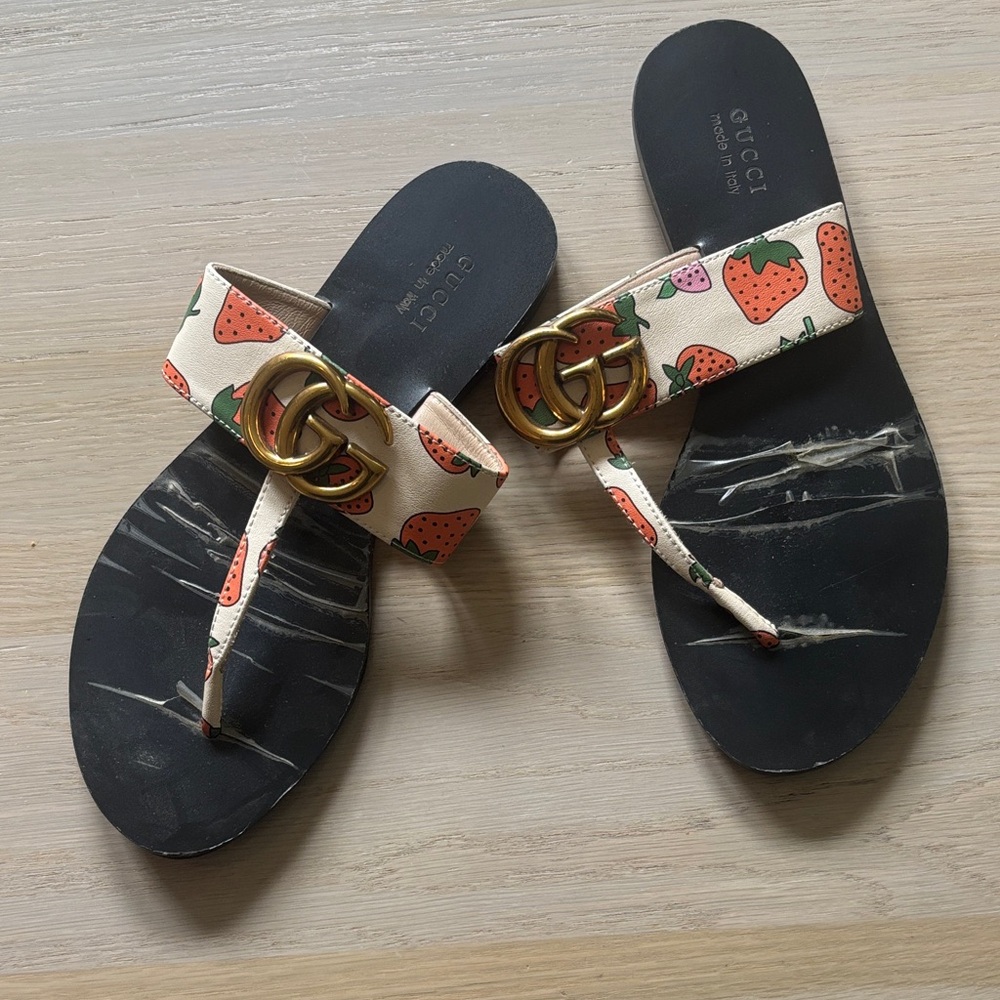 Gucci Cream and Black Sandals with Strawberry Print